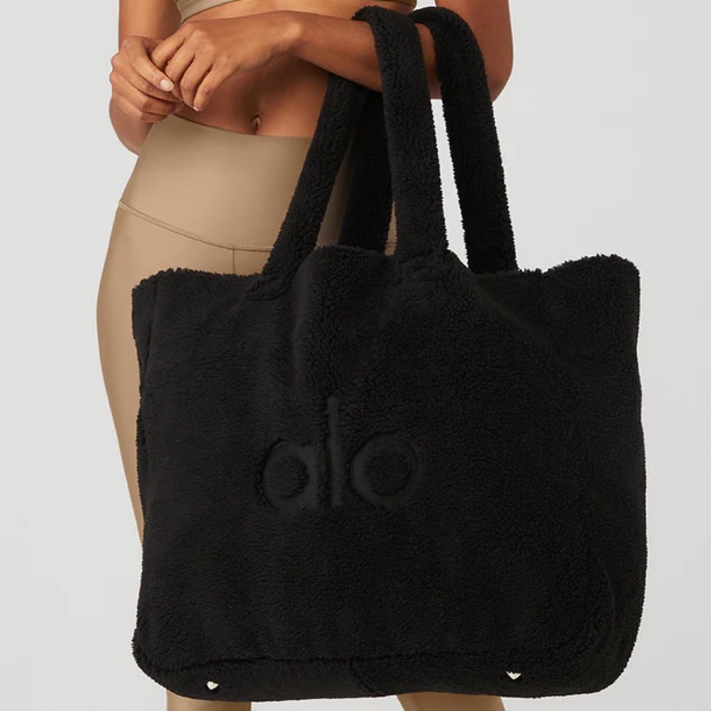 Alo Yoga Foxy Sherpa Tote Black One Size